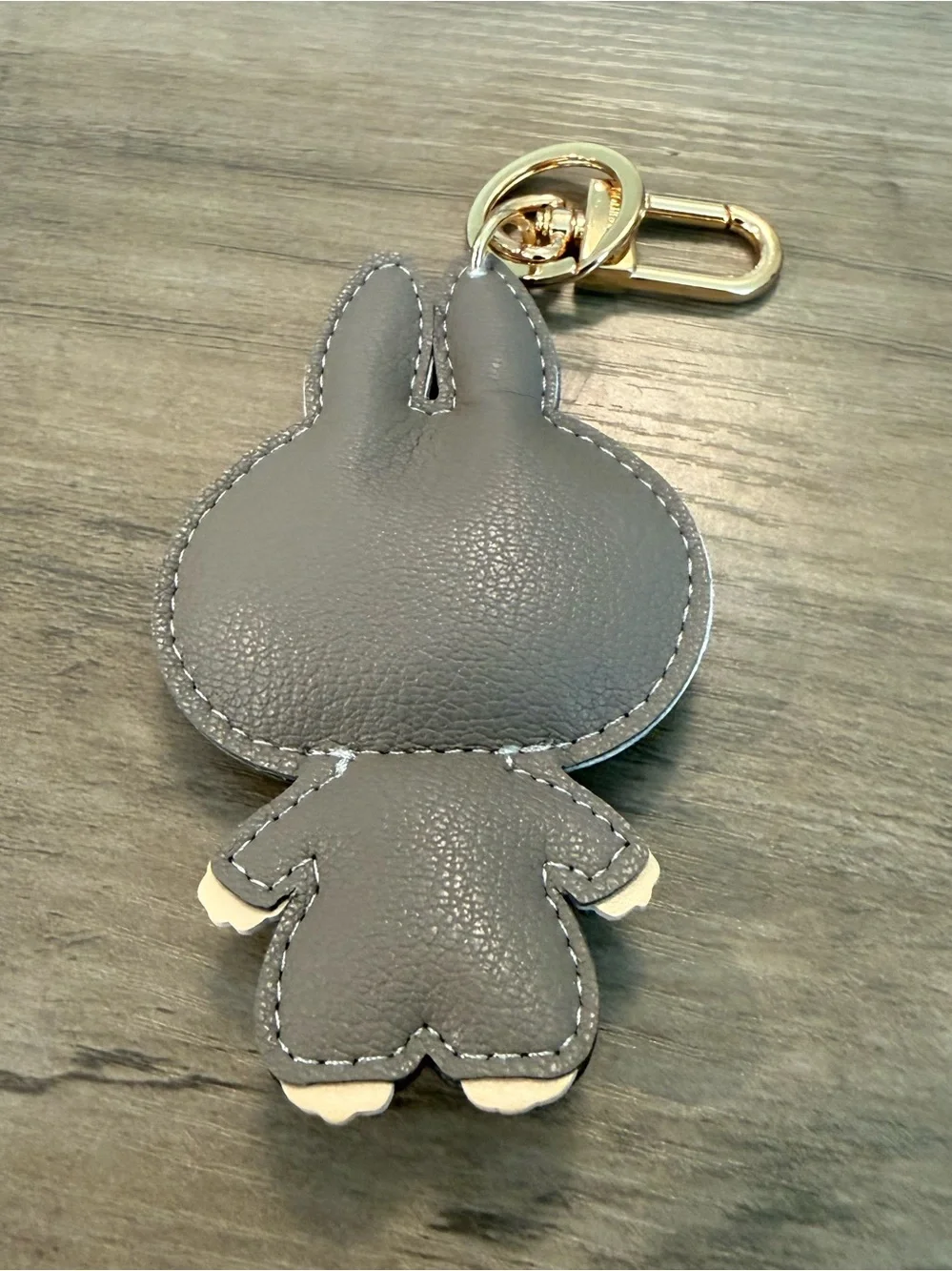 NWOT Source Unknown Gray & Cream Bunny Keychain